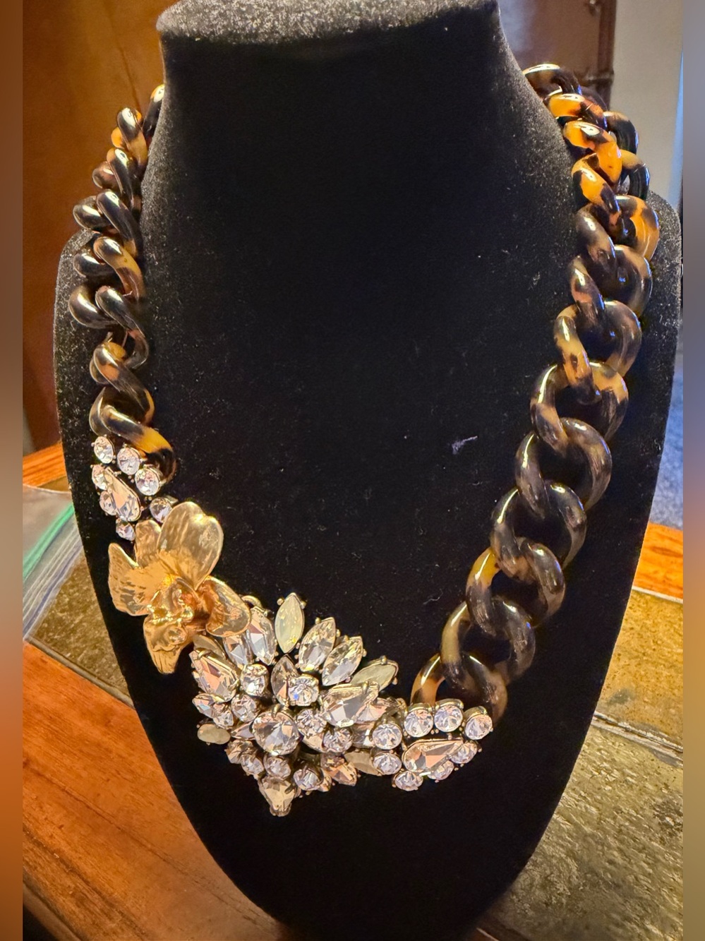 EUC J. Crew Statement Tortoiseshell Chain Necklace w/Gold Floral Crystal Accent